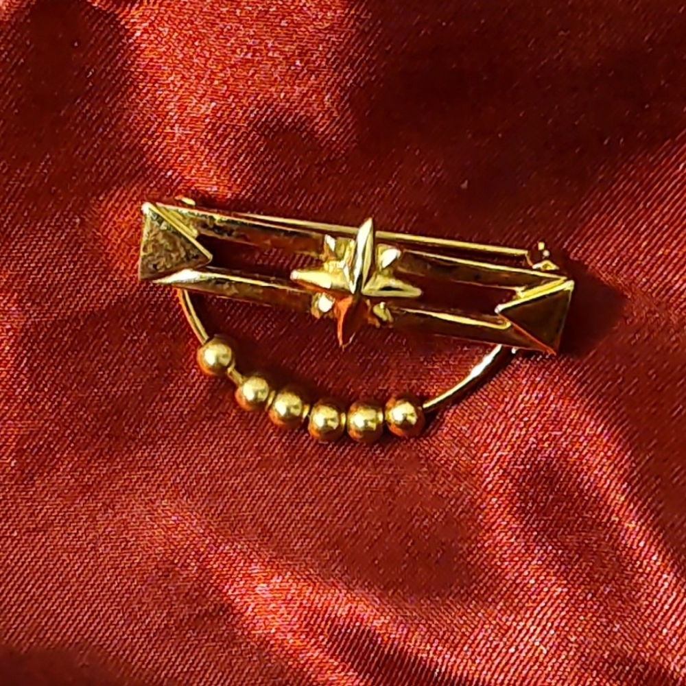Final $ Vintage Avon Celestial Star Gold Tone Brooch